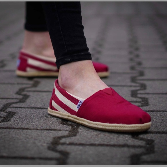 TOMS Classic Red Espadrilles - W6 - Picture 3 of 7